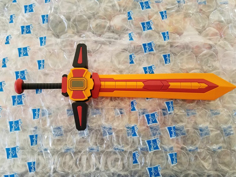 In Hand Images Of China Exclusive Power Of The Primes Predaking Sword 02 (2 of 8)